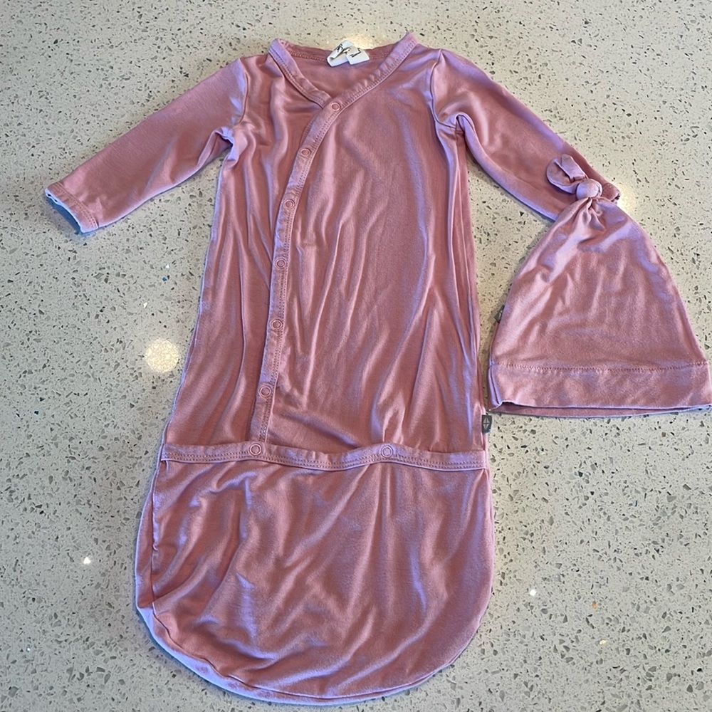 Kyte Baby 0-3 month gown and matching hat